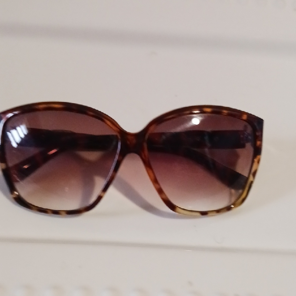 JLO 👑 Tortoiseshell Gradient Lens Women’s Sunglasses Gold Trim ⚜️